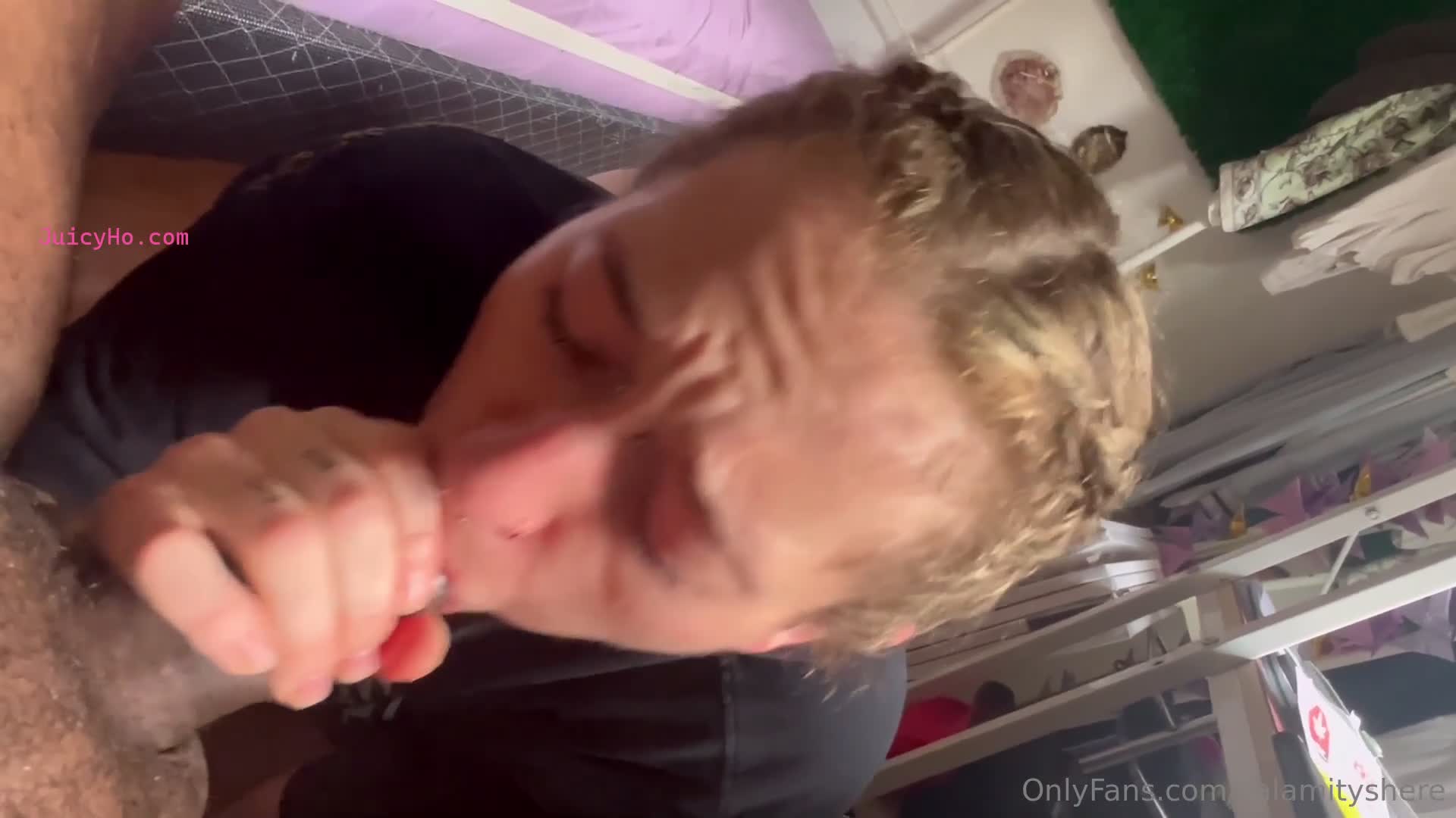calamityshere snowbunny eating dick up 2