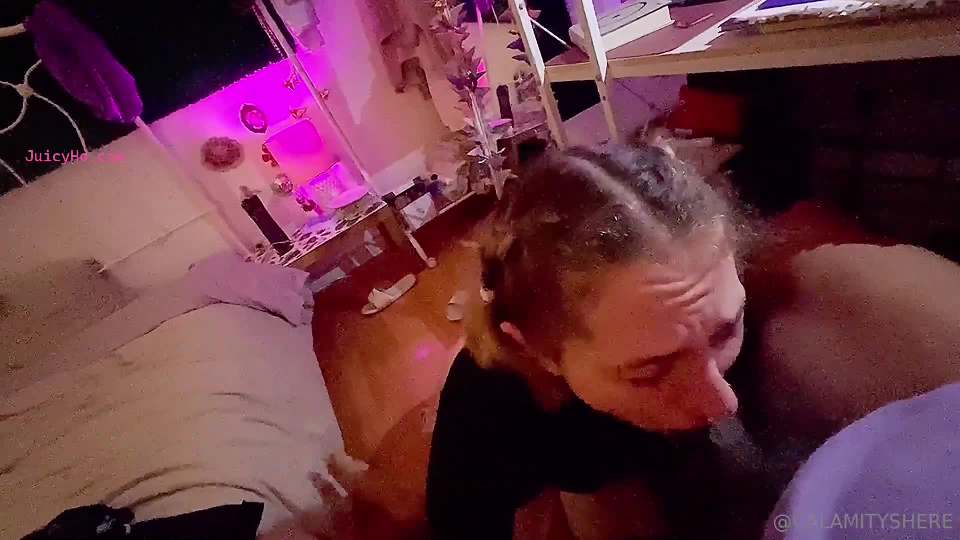 calamityshere snowbunny eating dick up 7